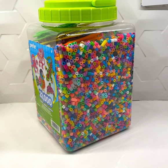 Tub of 22,000 peeler beads and a bunch of trays in different shapes and colors. - Picture 2 of 2